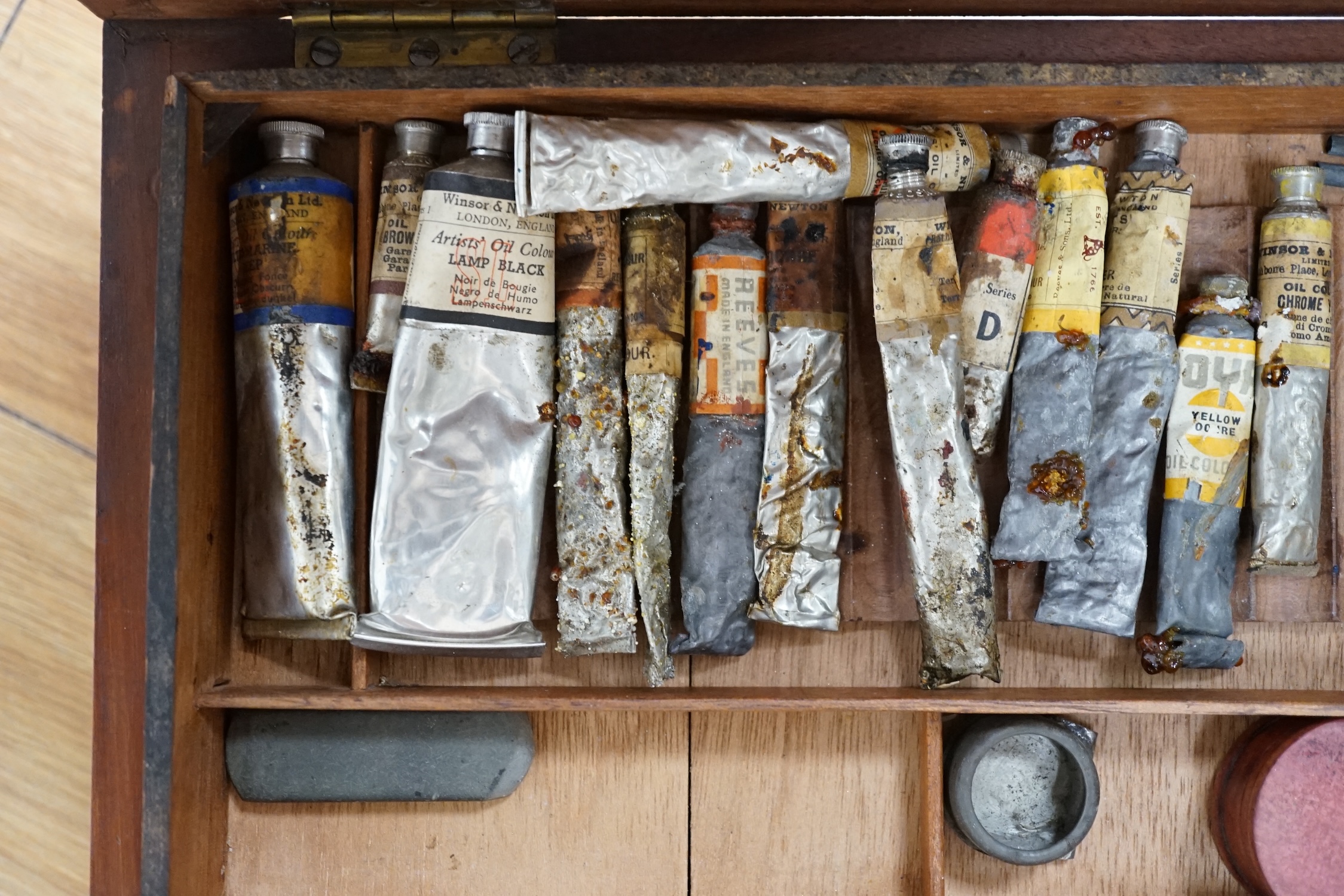 A Reeves & Sons 19th/early 20th century mahogany painter's box, 38cm wide. Condition - fair